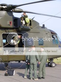 http://i445.photobucket.com/albums/qq175/ThermosView/Air/Abbo%202011/MerlinZJ995AD-Crew2.jpg